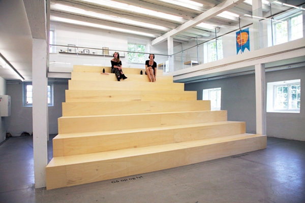 Staircase with listeners
